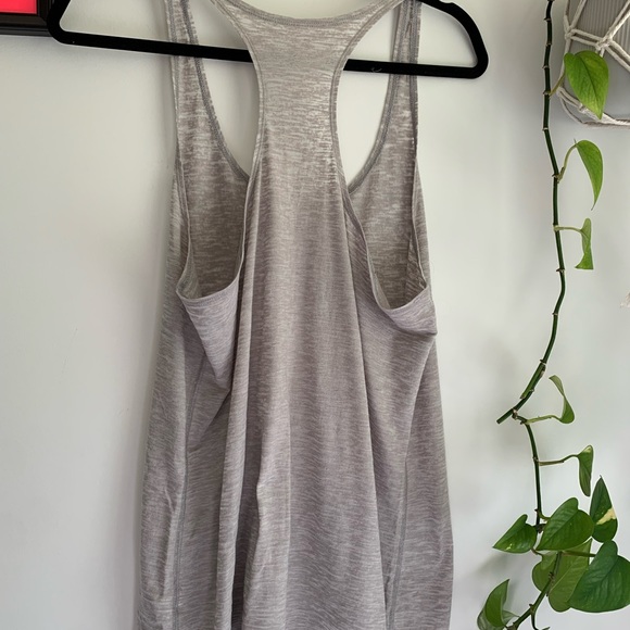 2 for $25 -👟 GAP Fit Workout Tank Top 🏋️‍♀️ - Picture 3 of 4